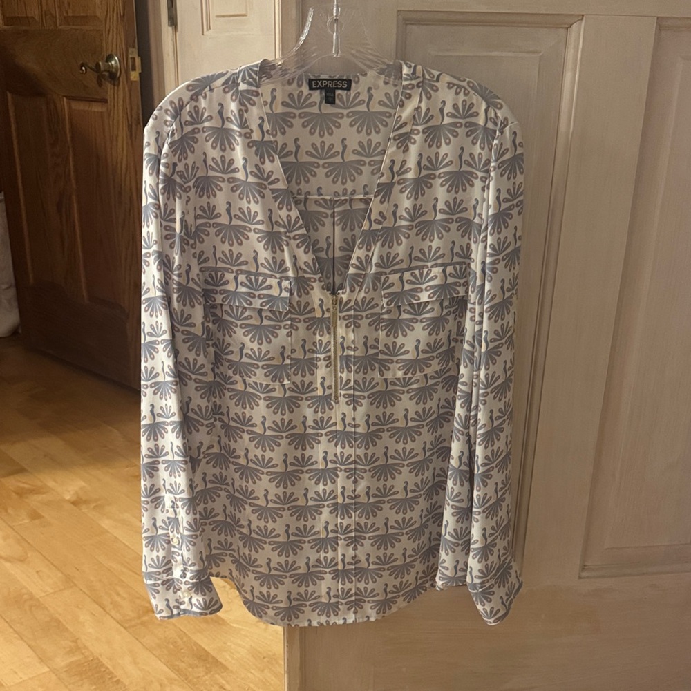Express Women's Peacock White and Gray/Blue Peacock Patterned Blouse